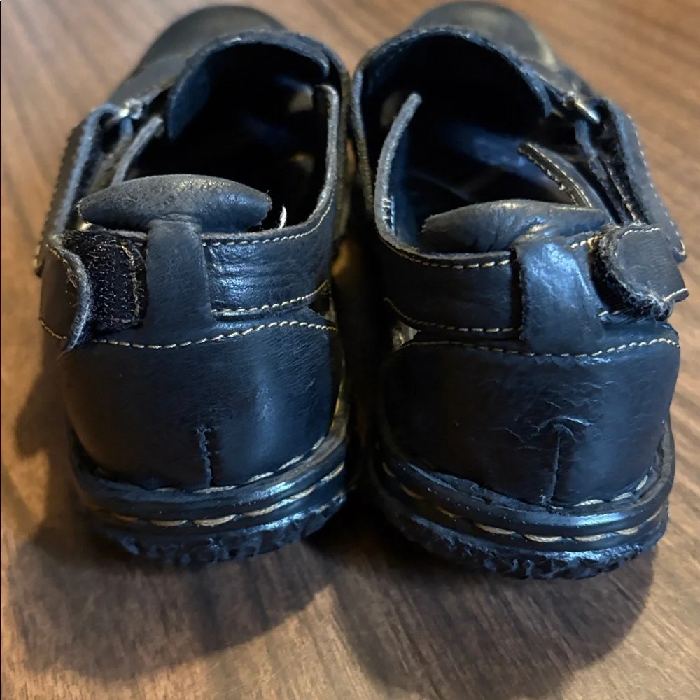 Born Size 7 Cabot III Men’s Black Leather Fisherman Sandals